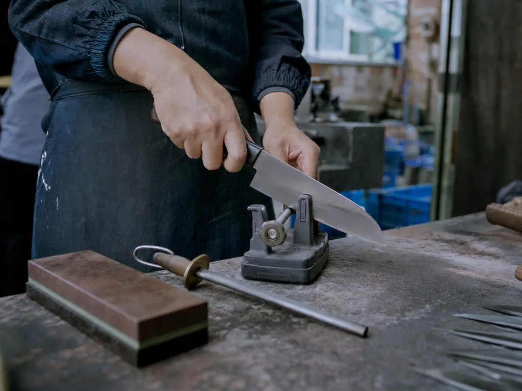 How to Use a Knife Sharpener for Reliable Edge Results